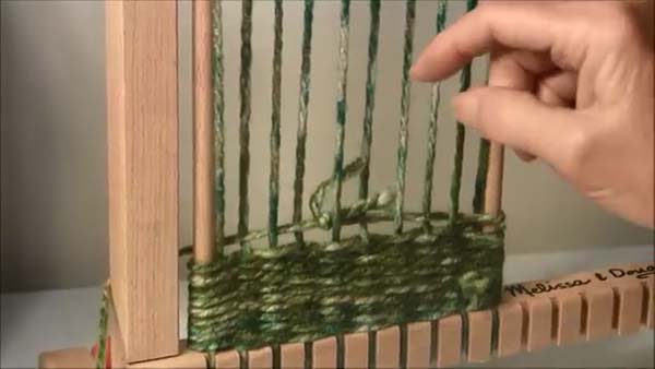 How to Weave with a loom Attach new  Yarn